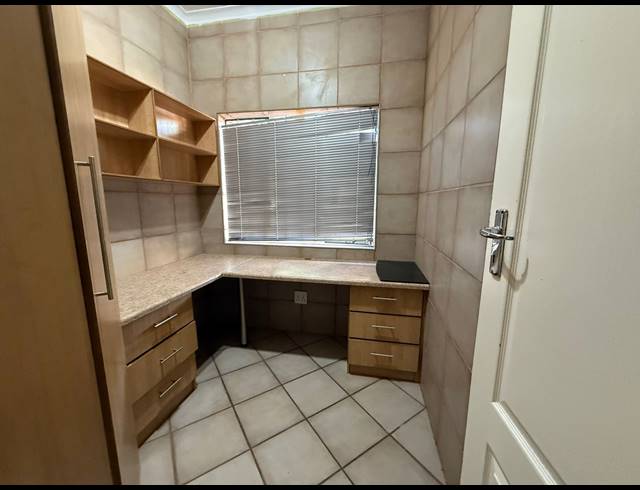 6 BEDROOM HOUSE FOR SALE IN SAFARI GARDENS